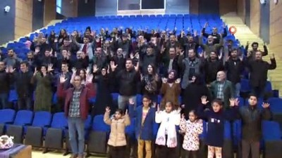 isaret dili -  2053 işitme engelli, işaret dili ile 'İstiklal Marşı’ okuyacak  Videosu