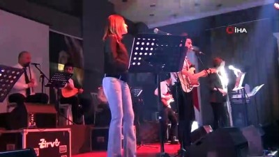 muzikal -  Ayvalık’ta Barış Manço sevgisi salonlara sığmadı  Videosu