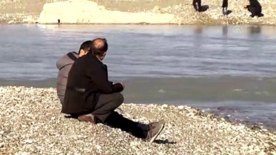 hortum felaketi - Kader Buse'yi 'balıkçı ağı' ile arıyorlar - ANTALYA Videosu