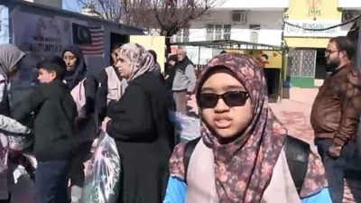 Malezyalı öğrencilerden Suriyelilere kardeşlik eli - HATAY