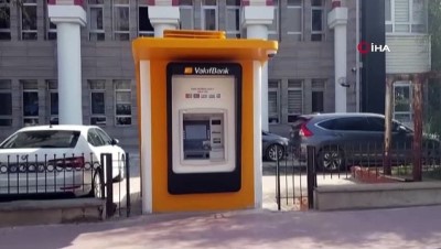 bankamatik -  Adliye ATM’sine kart kopyalama cihazı takan dolandırıcılar 'pes' dedirtti  Videosu