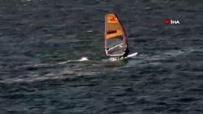 kordon -  Buz gibi havada rüzgar sörfü yaptılar  Videosu