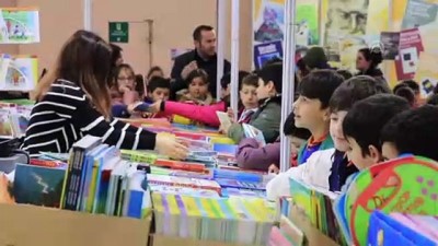 kitap fuari - Harçlıklarını biriktiren minikler kitap fuarında - SAMSUN  Videosu