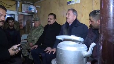 Milli Savunma Bakanı Akar, esnaf ziyaretlerinde bulundu - HAKKARİ