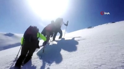 kayak merkezi -  Vanlı gönüllüler hem kaydı hem tırmandı  Videosu