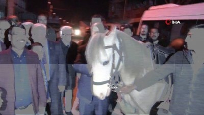  Başkan Özakcan Kocagür’de kırat ile karşılandı