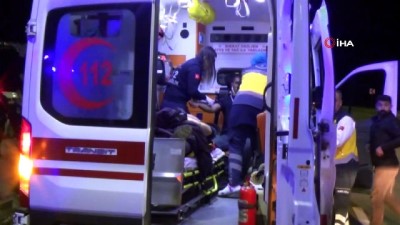 aydinlatma diregi -  Elazığ’da araç direğe çarptı: 4 yaralı Videosu