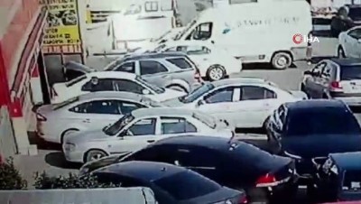 aktuel -  Esenyurt'ta halk otobüsü oto tamirciye daldı  Videosu