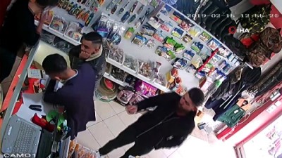 kurusiki tabanca -  Güvenlik kamerasını göre göre silahı böyle çaldı  Videosu