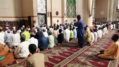 15 bin kisi - Nijerya'nın simgesi: Abuja Ulusal Cami - ABUJA  Videosu