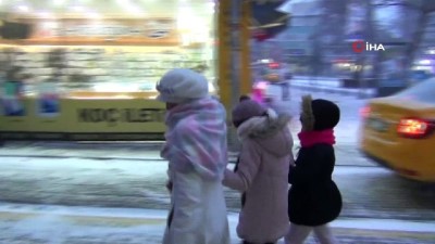  Çorlu’da kar yağışı etkili oldu... Vatandaşlar zor anlar yaşadı