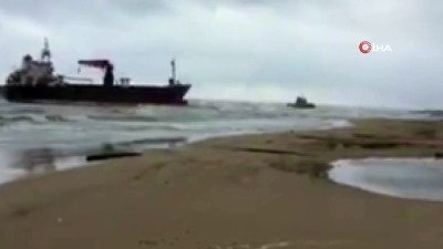 kuru yuk gemisi -  - Türk kuru yük gemisi İtalya'da fırtına nedeniyle karaya oturdu  Videosu