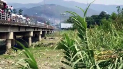 muhalifler - Venezuela'da Simon Bolivar Köprüsü'nde arbede - CUCUTA Videosu