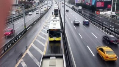 metrobus yolu -  Bahçelievler'de metrobüs kazası  Videosu