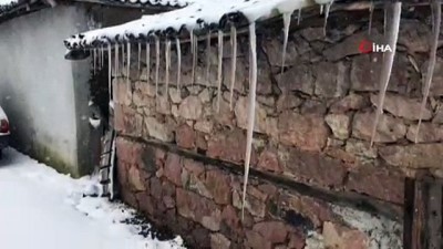 kar yagisi -  Çanakkale’de 1 metre boyunda buz sarkıtları oluştu  Videosu