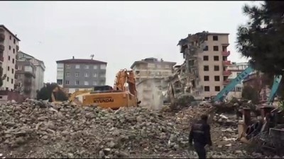 Kartal'da riskli binaların yıkımı devam ediyor - İSTANBUL