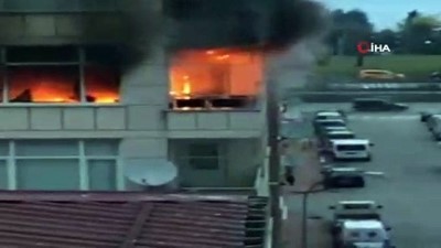  Rize'de bir ev alev alev yandı