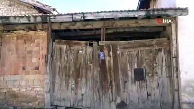  6 evde yıkılma tehlikesi...68 yaşındaki Hatice Şahin yıkılmak üzere olan evde tek başına yaşıyor