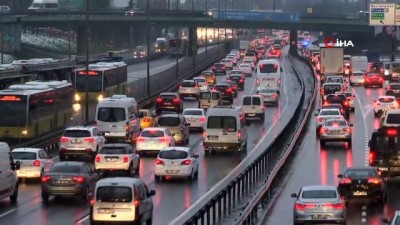 kar yagisi -  İstanbul’da haftanın ilk mesai gününde trafik yoğunluğu  Videosu