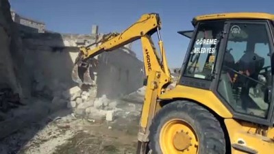 yasli kadin - Kapadokya'da peribacaları yakınındaki yapıların yıkılması - NEVŞEHİR Videosu