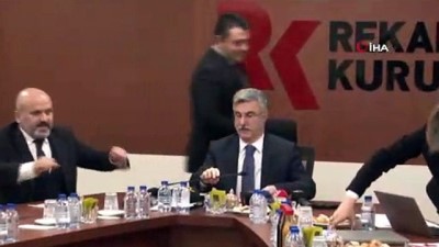muhafazakar -  Rekabet Kurumu Başkanı Torlak: 'Son 5 yılda 1,25 milyar idari para cezası uygulandı'  Videosu