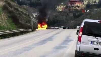 kiralik otomobil -  Seyir halindeki otomobil alev alev yandı Videosu