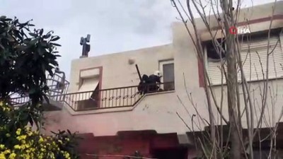  Alevler bir evi kül etti 