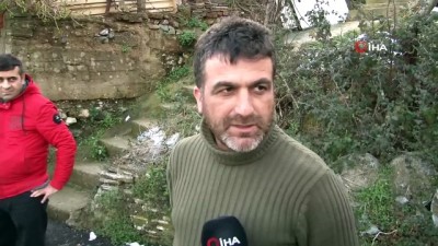  Beykoz Rüzgarlıbahçe'de yol evin üzerine çöktü. Evin boş olması faciayı önledi