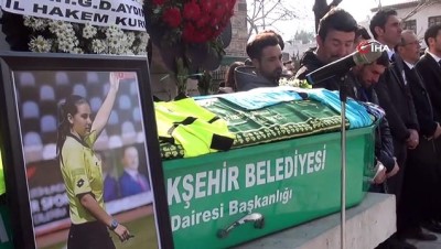 Hakem forması tabutunu örttü