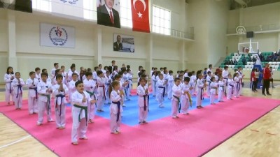 yaris - Kasapoğlu, Prof. Dr. Necmettin Erbakan Spor Salonu'nda incelemelerde bulundu - SİNOP Videosu