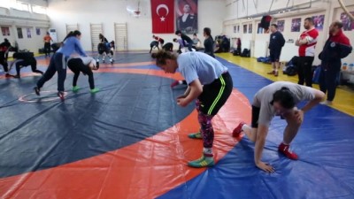 Moğolistan Kadın Güreş Takımı, Edirne'de kampa girdi - EDİRNE 