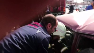  Traktör ile otomobil çarpıştı: 1’i ağır 3 yaralı 