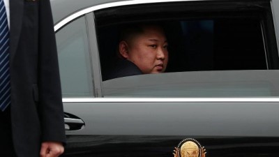 Video: Kuzey Kore'ye gönderildiği düşünülen 90 bin şişe votkaya Hollanda gümrüğü el koydu