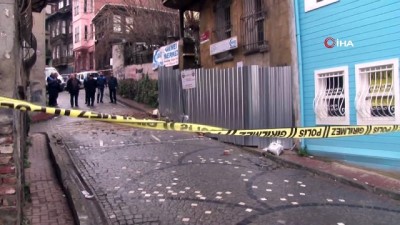 kisla -  Balat'ta çökme riski bulunan bina çevresinde önlem alındı  Videosu