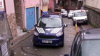 kisla -  Fatih Balat'ta üç katlı metruk binadan düşen parçalar korkuttu  Videosu