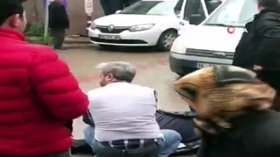 alacak verecek meselesi -  Tapu Müdürlüğü önünde dehşet anları kamerada  Videosu