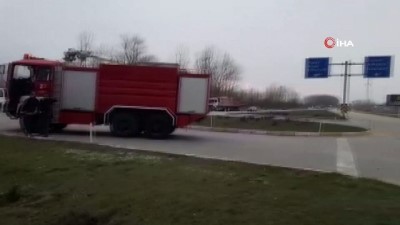  Yoldan çıkan kamyon yan yattı, 1'i ağır 2 kardeş yaralandı 