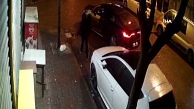 kacis -  Çaldıkları otomobille büfe soydular, kaçarken düşürdükleri sigara paketleri ve paraları yoldan geçen vatandaşlar aldı...'Pes' dedirten anlar kamerada  Videosu
