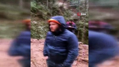 mahsur kaldi -  Heyelan anı kamerada  Videosu