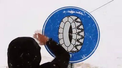 Pamuk Dağı geçidinde kar yağışı - IĞDIR 