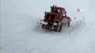mahsur kaldi -  Van-Çatak karayoluna çığ düştü  Videosu