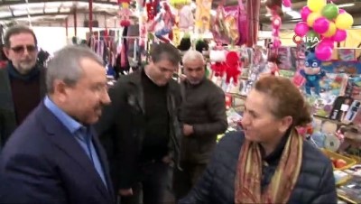  AK Parti Ataşehir Belediye Başkan Adayı Erdem, Küçükbakkalköy semt pazarında esnafı ziyaret etti