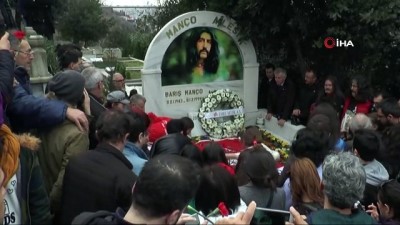 kose yazari -  Barış Manço ölümünün 20’inci yılında mezarı başında anıldı  Videosu
