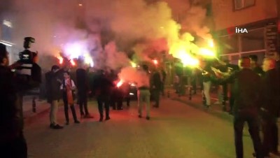 genclik kollari -  - İBB Başkanı Mevlüt Uysal:'Sahildeki iş yerlerini kapatacak' şeklinde çıkan söylentileri yalanladı  Videosu