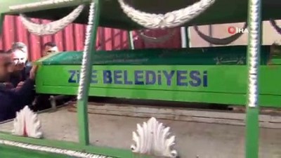 cenaze namazi - Kaptan Osman Çakmak’ın annesi son yolculuğuna uğurlandı  Videosu