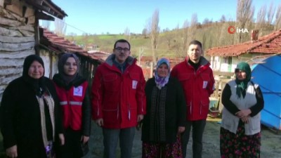 yasli kadin -  Kızılaycı gençler yaşlıların yanında  Videosu