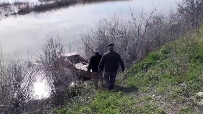 Aydın'da su altında kalan tarım arazilerinde balık avı