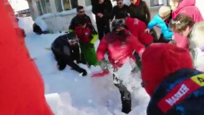 yaris -  Ekipler saniyelerle yarıştı... Kar faciası sonrası yaşanan panik anları kamerada  Videosu