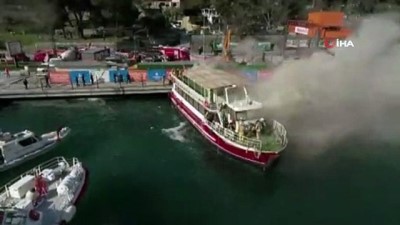  İstinye'de tur teknesinde çıkan yangın havadan görüntülendi 