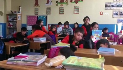 yagan -  Kar nedeniyle 35 gün tatil yapan Karlıovalı öğrenciler ders başı yaptı  Videosu